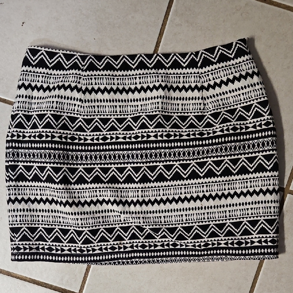 Forever 21 Black and White Patterned Mini Skirt